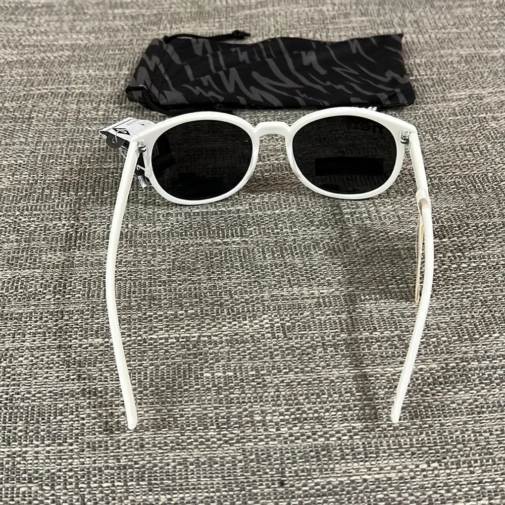 Neff Poppy Sunglasses - Picture 4 of 6